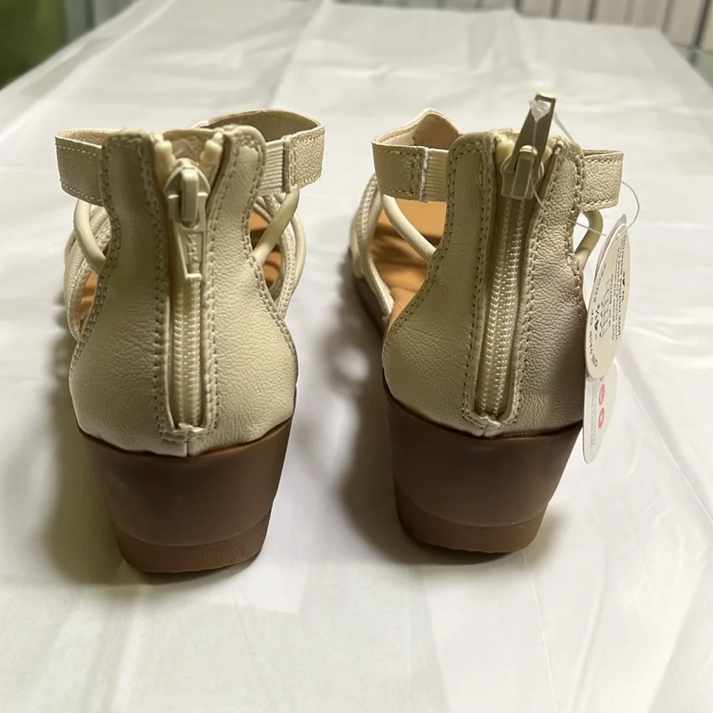 BARETRAPS Women's Kitra Wedge Sandal, Size 10M